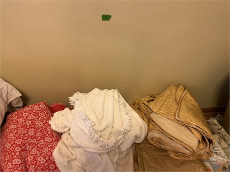 Bedding, Blankets
