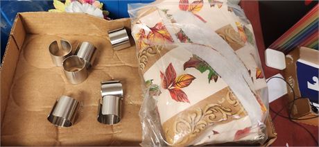 Napkin Holders & Tablecloth