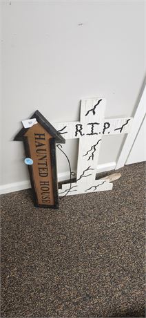 2 Halloween Decorations