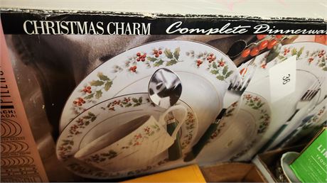 Gibson Christmas Charm Dinner Set