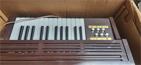Magnus Electric Chord Organ