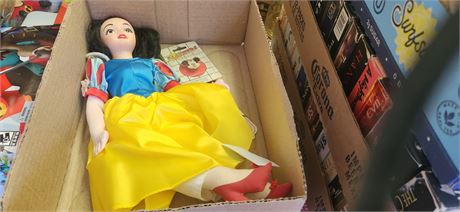 Mickey Mouse Flashers Pin & Snow White Doll