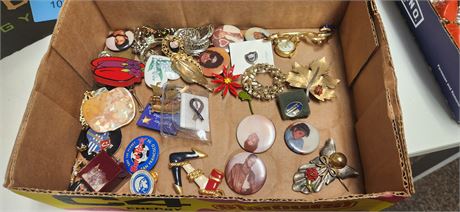 Vintage Micheal Jackson Buttons & Miscellaneous Jewelry