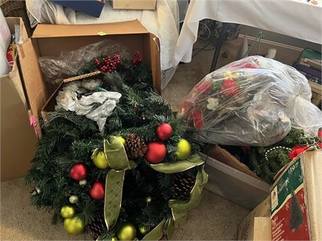 Christmas Decor Lot, Wreaths