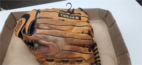 Wilson Softball Mitt