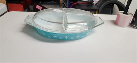 Vintage Pyrex Snowflake Casserole Bowl With Lid. Good Condition