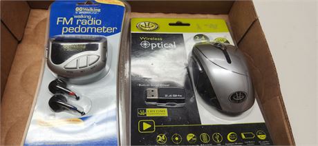 Wireless Mouse & FM Radio Pedometer