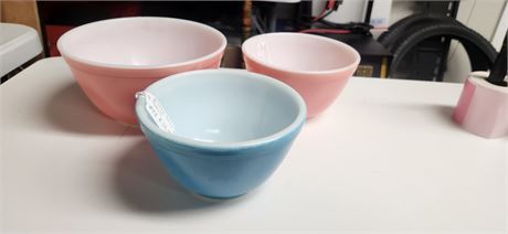 3 Rare Pyrex Primary Colors Mixing Bowls