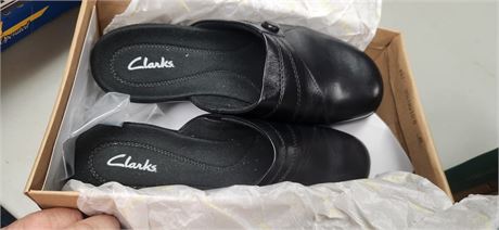 New Clanks Shoes. Size 8.5