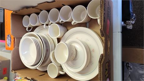 Lot Of Corning & Corelle Dishes