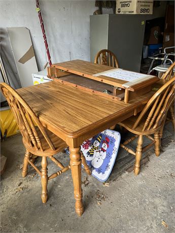 Table and Chairs with Leaf