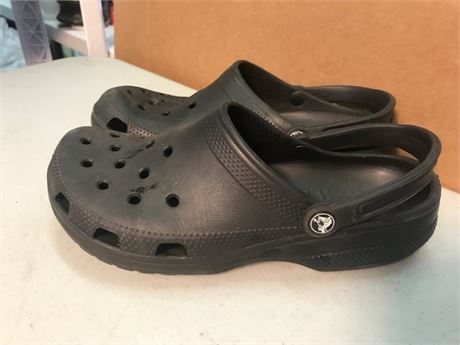 Crocs Size 11