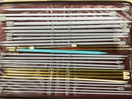 Set of 30 Knitting Needles