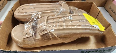 4 Pair of Sandles