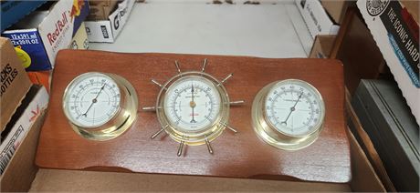 Vintage Wood Mounted Humidity & Barometer & Thermometer Reader