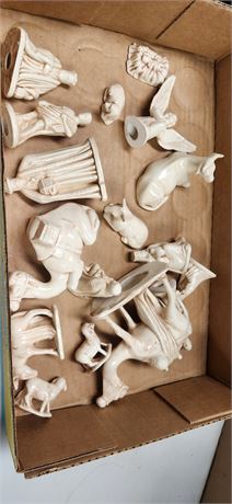 Lot of nativity figures
