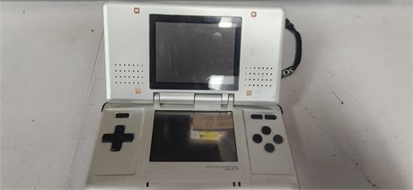 Nintendo 3DS Tested & WORKS. NO CHARGER CORD