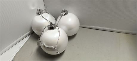 Set Of 3 Light Up Christmas Ornaments