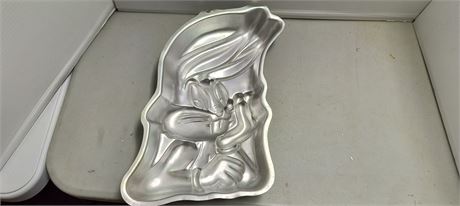 Wilton Bugs Bunny Cake Mold