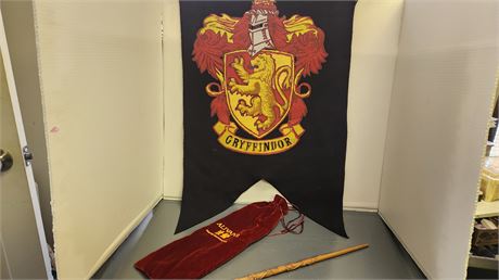 Harry Potter Gryffindor Flag & Wand & Wand Carry Pouch