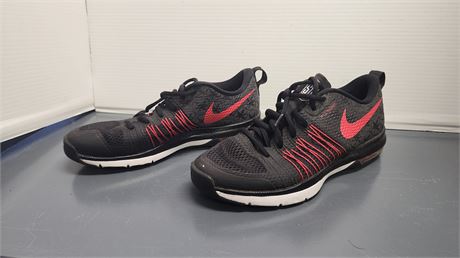 Ohio State Buckeye NIKE Tennis Shoes. Good Condition. Size 7.5