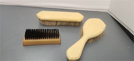 3 Vintage Brushes