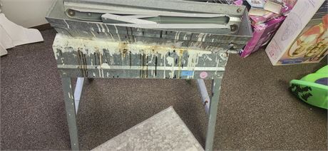 2 Metal Paint Tray Stands