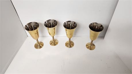 4 Wine Glasses