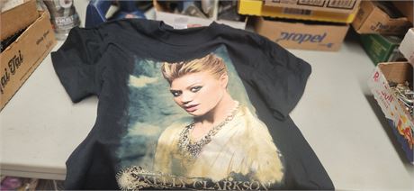 Kelly Clarkson Concert Tee Shirt. Size Small