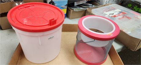 Bait bucket
