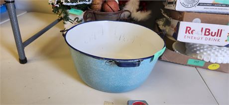 Enamelware pot