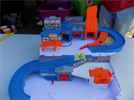 Hot Wheels Garage
