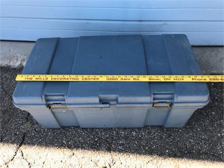 Rubbermaid Plastic Trunk