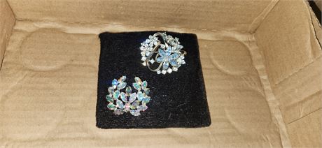 2 Vintage Brooches
