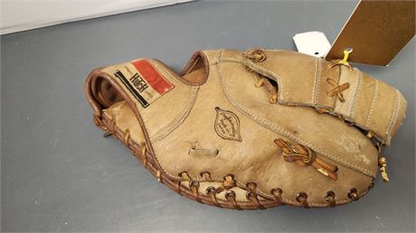 Vintage Hutch First Base Mitt. Leather Is In Good Condition For Age Of The Mitt