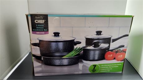 Family Chef 7 Piece Deluxe Cookware Set.  NEW In Box