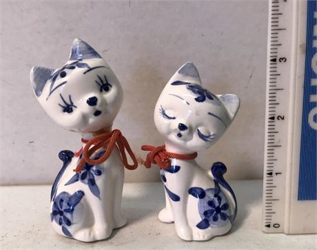 Elesva Holland Cat Figurines