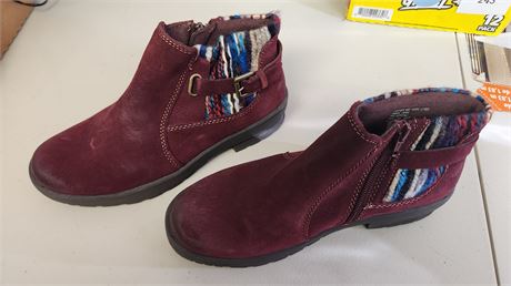 Earth Origins Boots. Size 7 1/2M