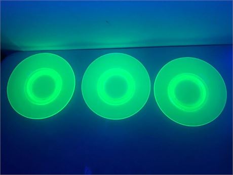 Yellow Vaseline Glass Plates (#1)