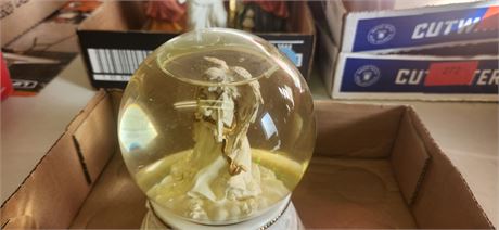 Angel Snowglobe
