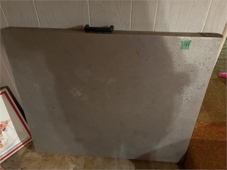 Folding table