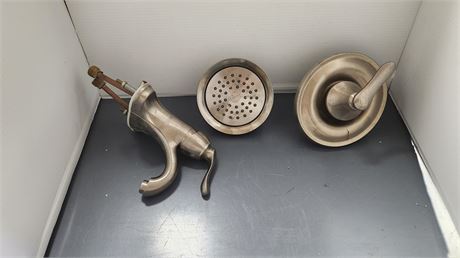 Moen Bathroom Shower Fixtures