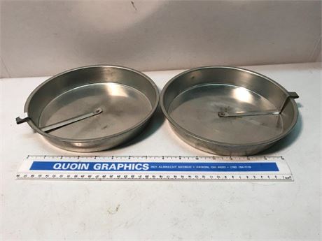 2 Metal Pans with Detachers