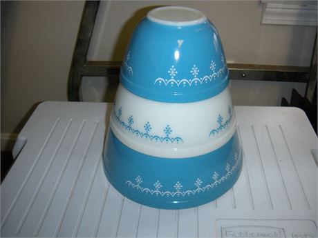 Pyrex Bowls