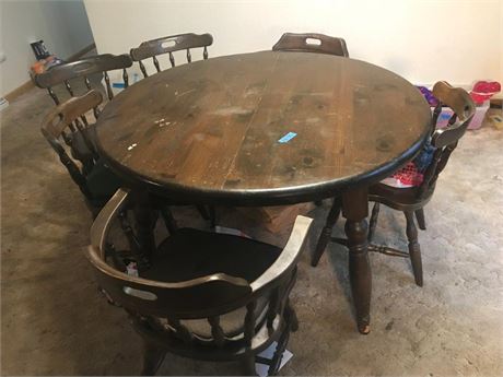 Kitchen Table with 6 Chairs & 2 Leafs