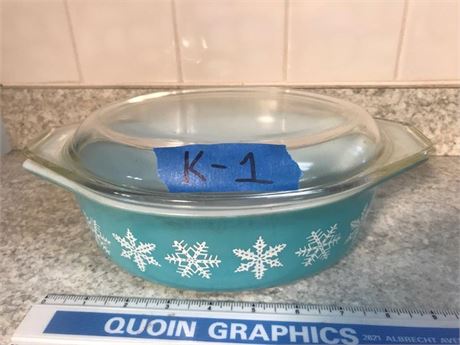 Pyrex 1 1/2QT Turquoise Snowflake Casserole Dish with Lid