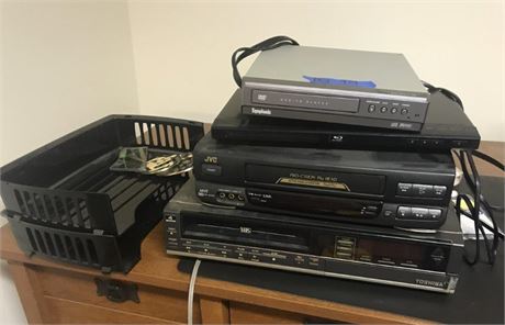 VHS, DVD & BluRay Players