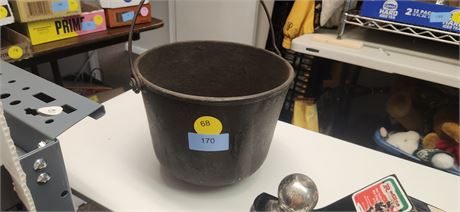 Cast Iron Pot With Handle