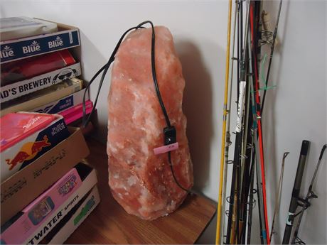Very Heavy & large Salt Rock Lamp. Tested & Works