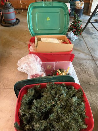 Holiday Decor and Totes